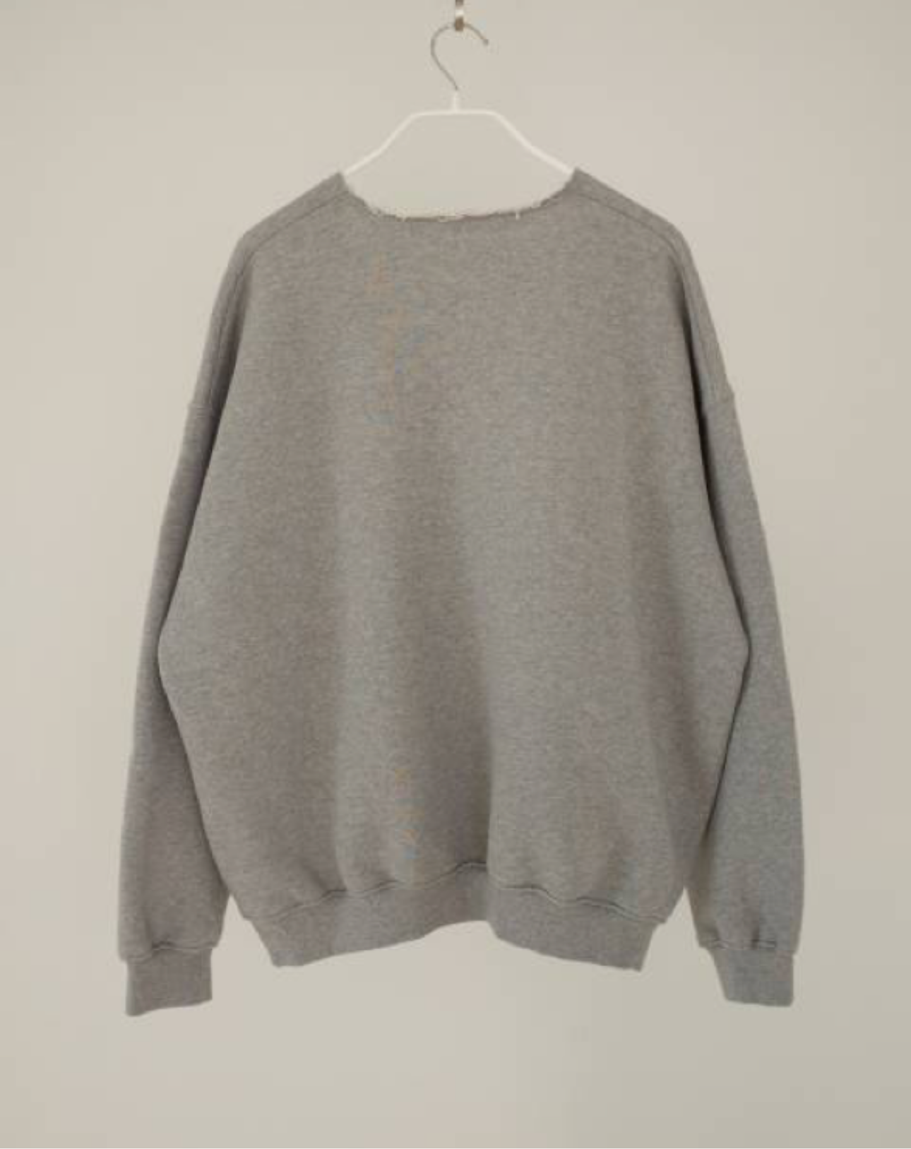 <Essential> Cut Off V-neck Sweatshirt