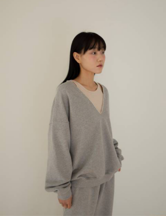 <Essential> Cut Off V-neck Sweatshirt