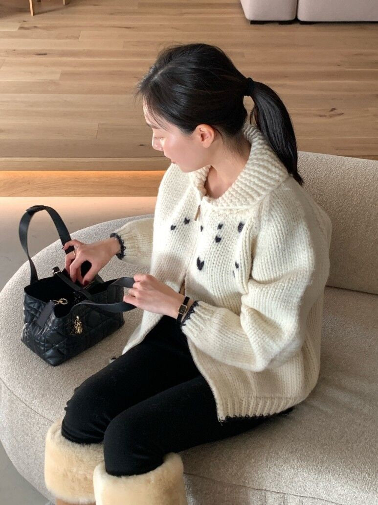 <Black>Hand Embroidered Chunky Knit Zip Up