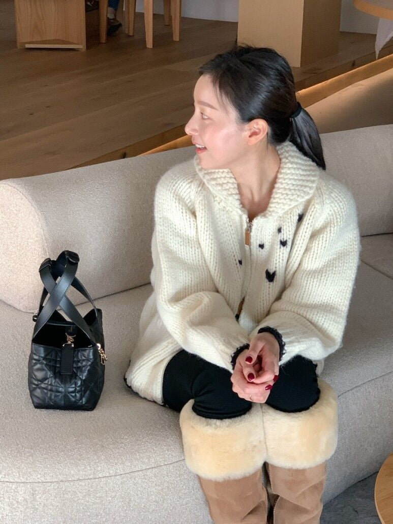 <Black>Hand Embroidered Chunky Knit Zip Up